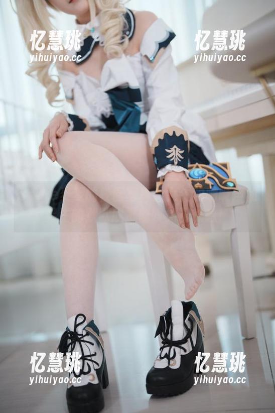 Seele麦麦的校园写真：女生的呐喊声和男生的默默欣赏嗅嗅免费气息！
