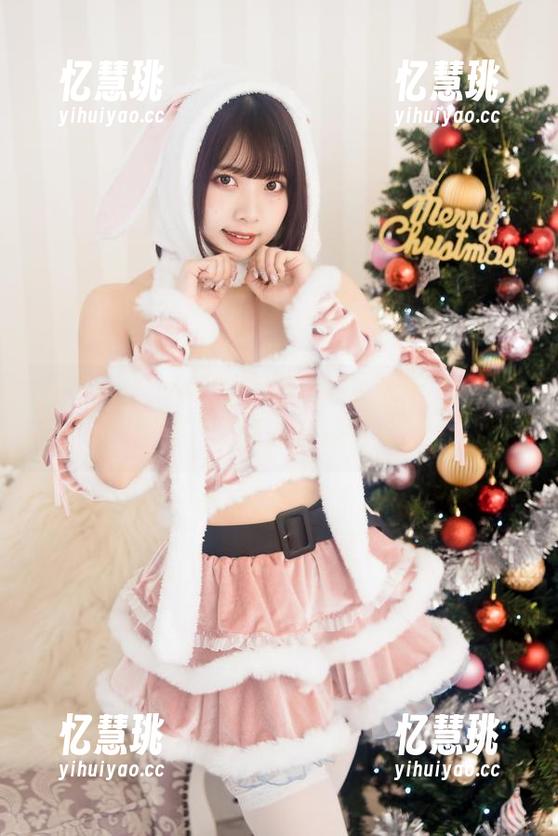 Tomiko(とみこ)的精选兔女郎：越眨越萌，有点丧有点可爱