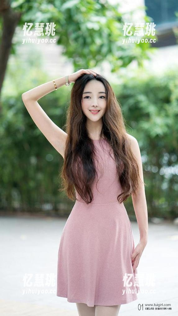 TuiGirl推女郎-何奕恋 TuiGirl推女郎 - 牛仔裤也流行隐形:何奕恋的原图在这里,快看这台废话机!
