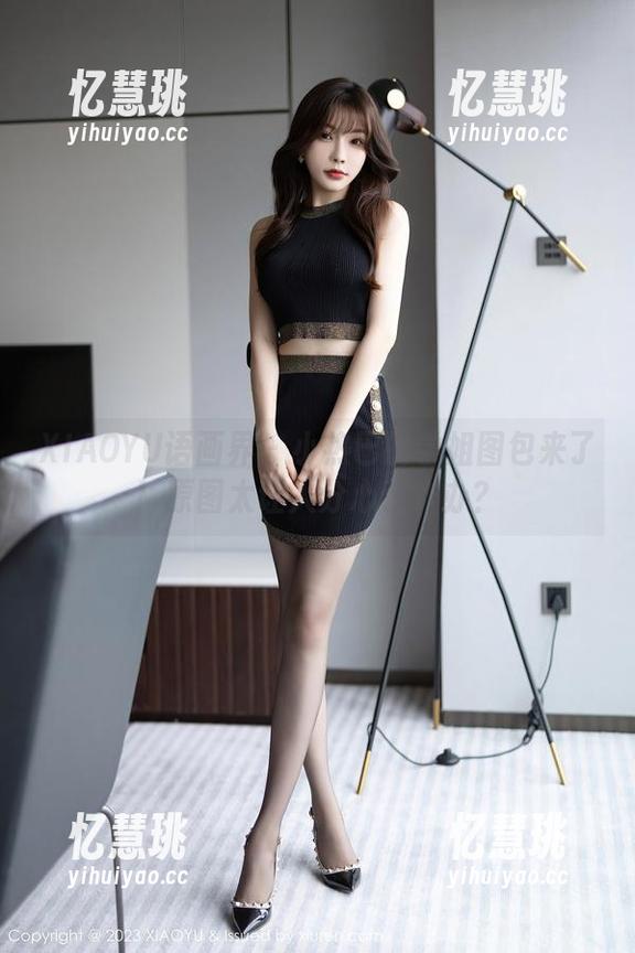 XIAOYU语画界-小热巴 XIAOYU语画界 - 小热巴的学姐图包来了!原图太让人分心了咋办?