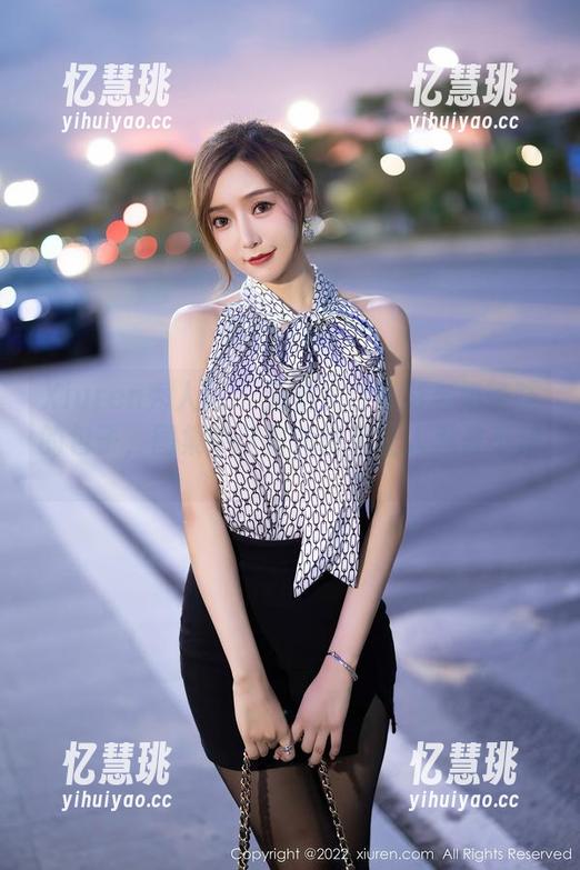 Xiuren秀人网-奶茶味的包子 Xiuren秀人网 - 无圣光白衬衫与奶茶味的包子,图集中这些角度真让人忍俊不禁。
