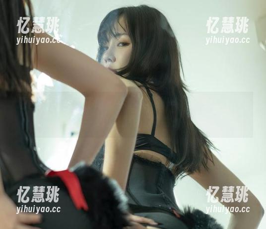原图也太离谱了吧！今汐的奴仆个头竟然不如我手边的植物，哈哈！