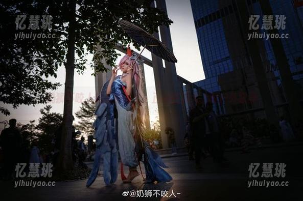 奶狮不咬人 奶狮不咬人的私房时光,正好在高大上的户外取景