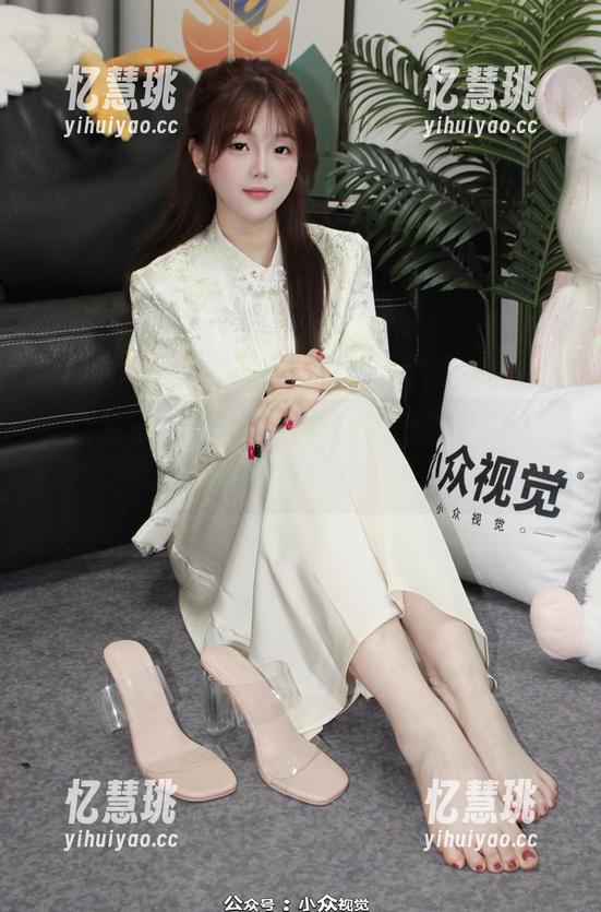 小众视觉-婷婷 小众视觉 - 图鉴:婷婷的黑色全套,适合你的衣柜吗?