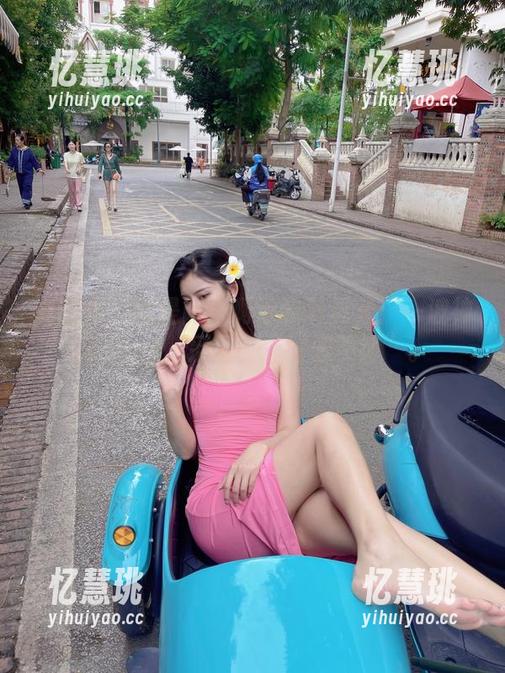 就是阿朱啊 微密圈 - 就是阿朱啊泳装写真集:一波神级pose,别说,“好像不错”。