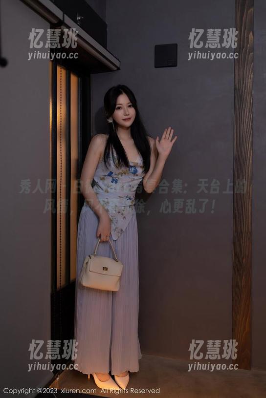 秀人网-白微Sera 秀人网 - 白微Sera写真合集:天台上的风情,风不再徐徐,心更乱了!