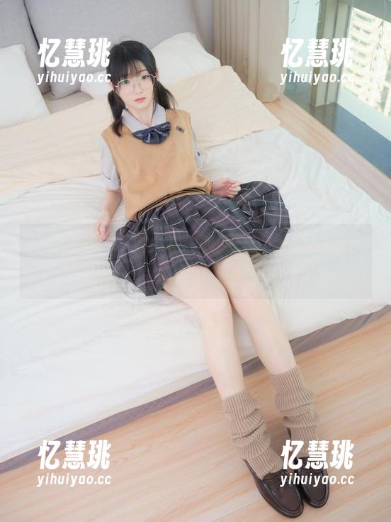 紧急企划 - 制服让人心醉，林书辞的照片咋每一张都能循环播放？！
