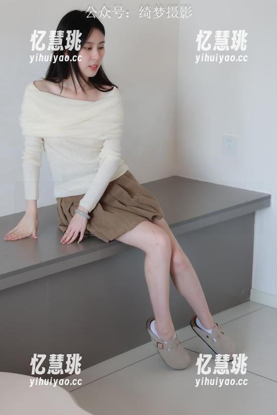 绮梦摄影 - 礼服这个软件使用手册请快点发货，露露的写真让我手忙脚乱。