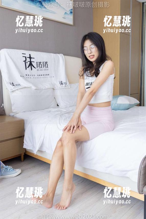 袜啵啵-奶油 袜啵啵 - 一场奶油与高跟凉鞋的对话,摄影师,该不会也要回避这现实的诱惑吧?