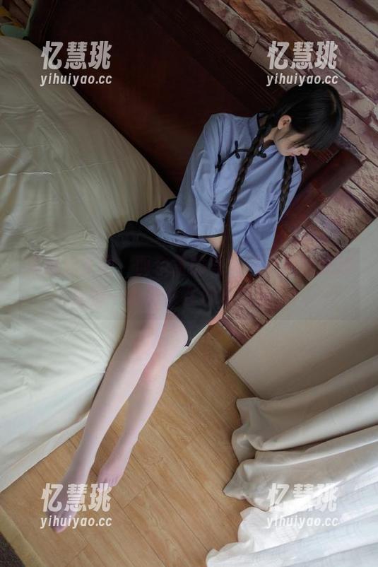 精选泳衣吧，西尔酱的写真照总能让我想起那一条迷途在沙滩的海星！