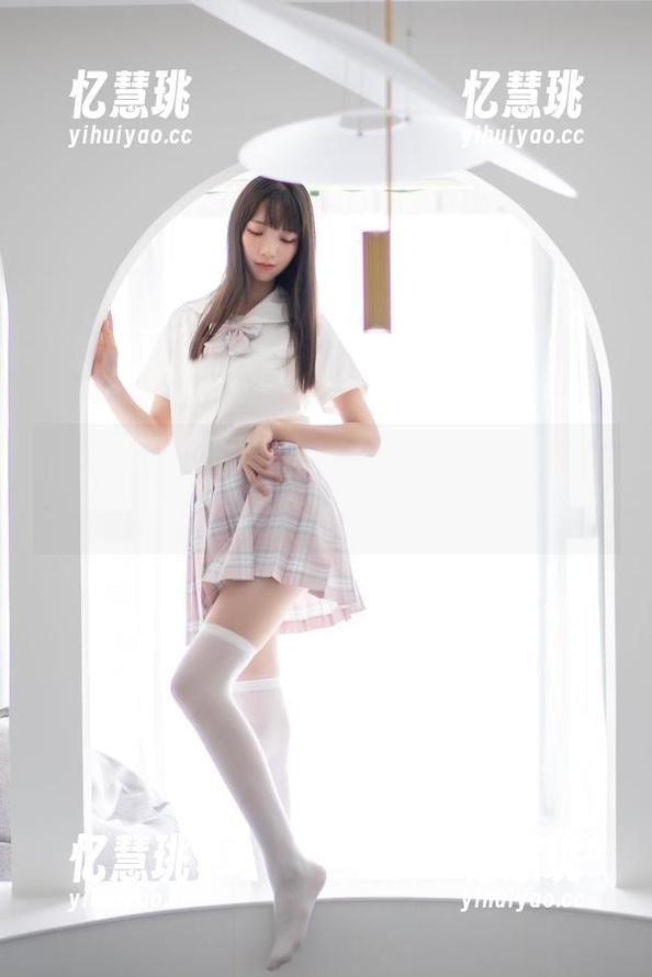 私拍合集：西瓜少女白色的清新气息，要是能喝上一口就好了，咕咚