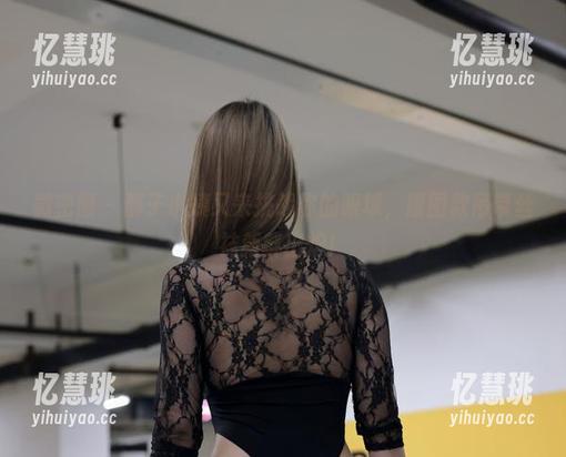 醇子小姨 微密圈 - 醇子小姨又来挑战你的眼球,原图款吊带丝袜新鲜出炉!